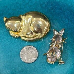 Vtg Pair Of Liz Clairborne & Dodds Cat Brooches
Womens OS Gold-tone
Sleeping Cat